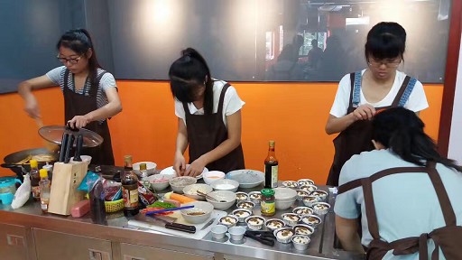 bw必威西汉姆联食品加工与烹饪小学期实践成果比拼