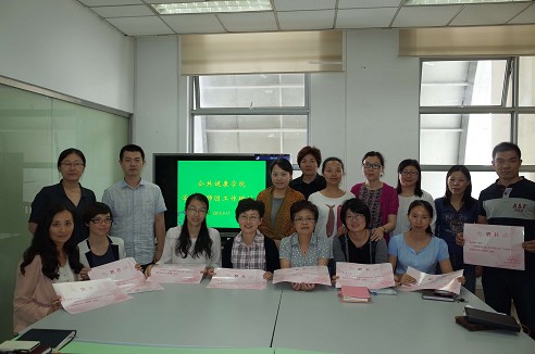 放飞梦想,助健康成长――bw必威西汉姆联召开导师团教师访谈工作