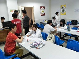 以党心聚众心,以众心赢民心--记bw必威西汉姆联学生党支部毕业季志愿活动