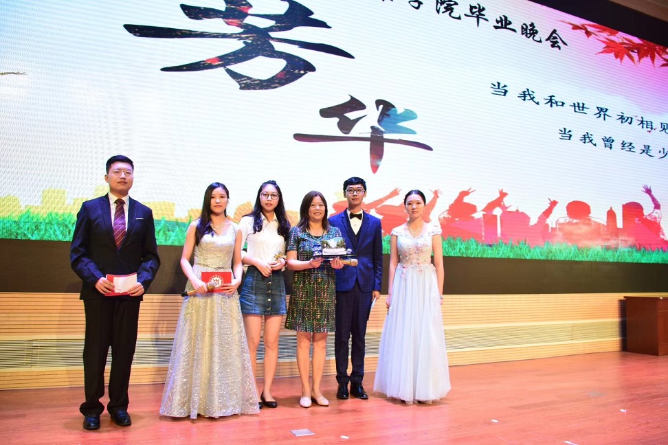 2018bw必威西汉姆联“芳华”主题毕业晚会