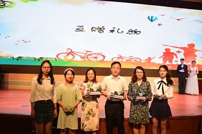2018bw必威西汉姆联“芳华”主题毕业晚会