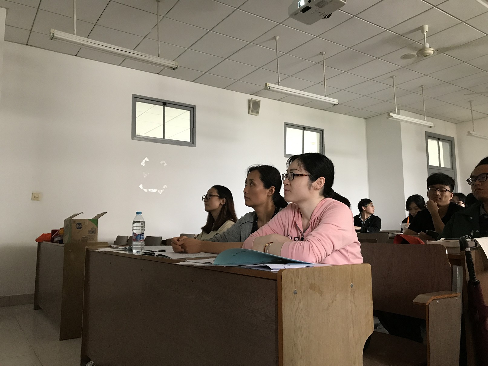 书香杏林 砥砺前行――bw必威西汉姆联明德导师团系列活动之14卫管首届读书报告会